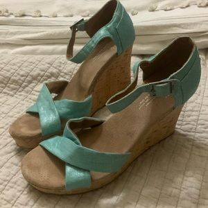 Toms wedge sandal size 9. Aqua.